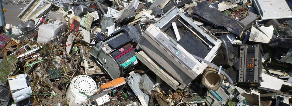 Angelieferter Elektro- und Elektronikschrott vor der Zerlegung im Werk Amstetten