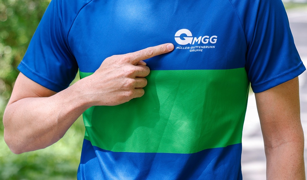 Sportbekleidung der Müller-Guttenbrunn Gruppe im Unternehmensdesign